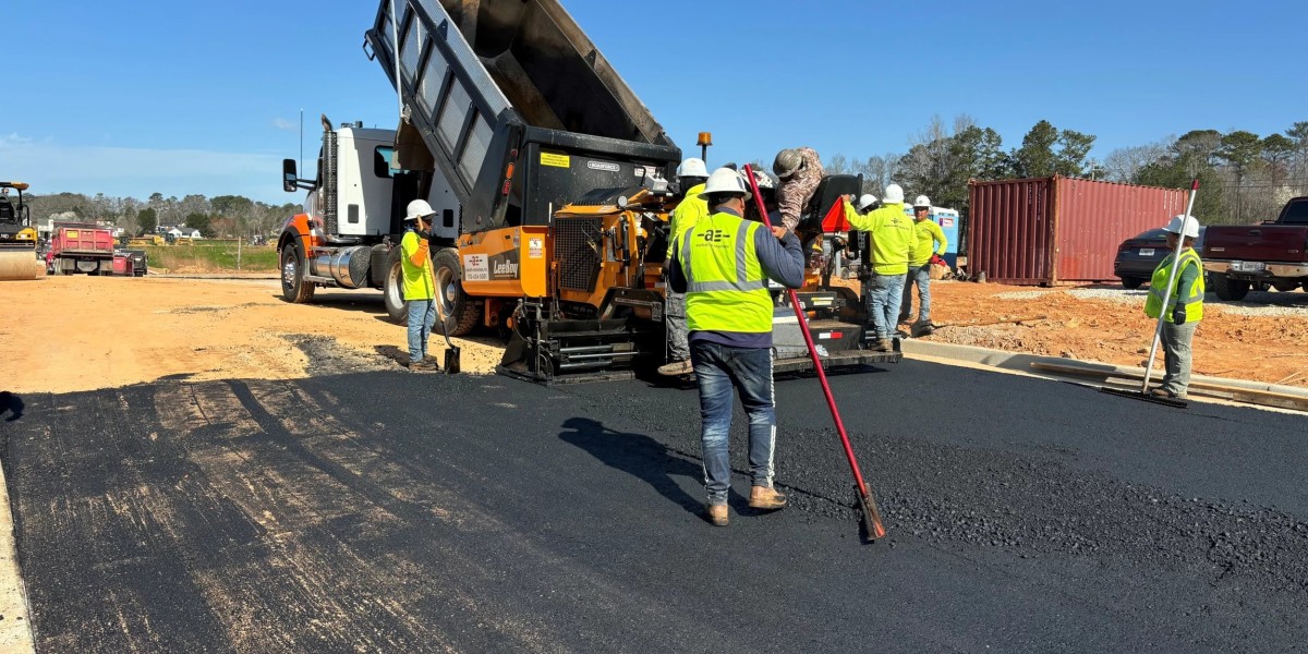 Choosing the Right Asphalt Company for Striping Services That Last