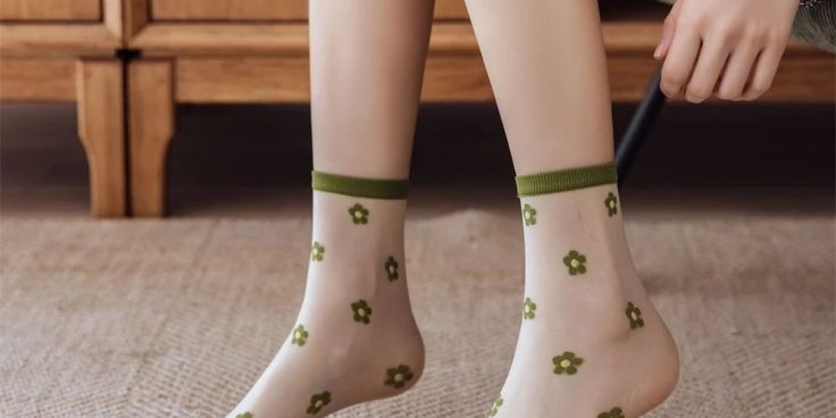 Women’s Summer Socks: Best Fabrics, Styles, and Comfort Tips