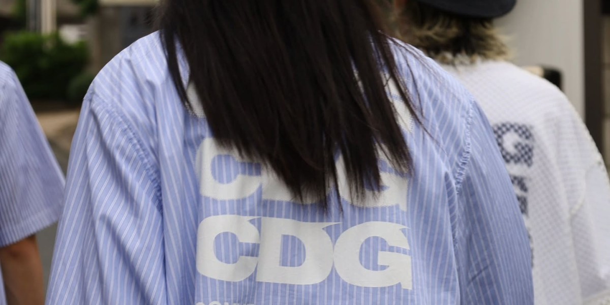 Comme des Garçons Hoodie Shaping Independent Fashion Movements Globally