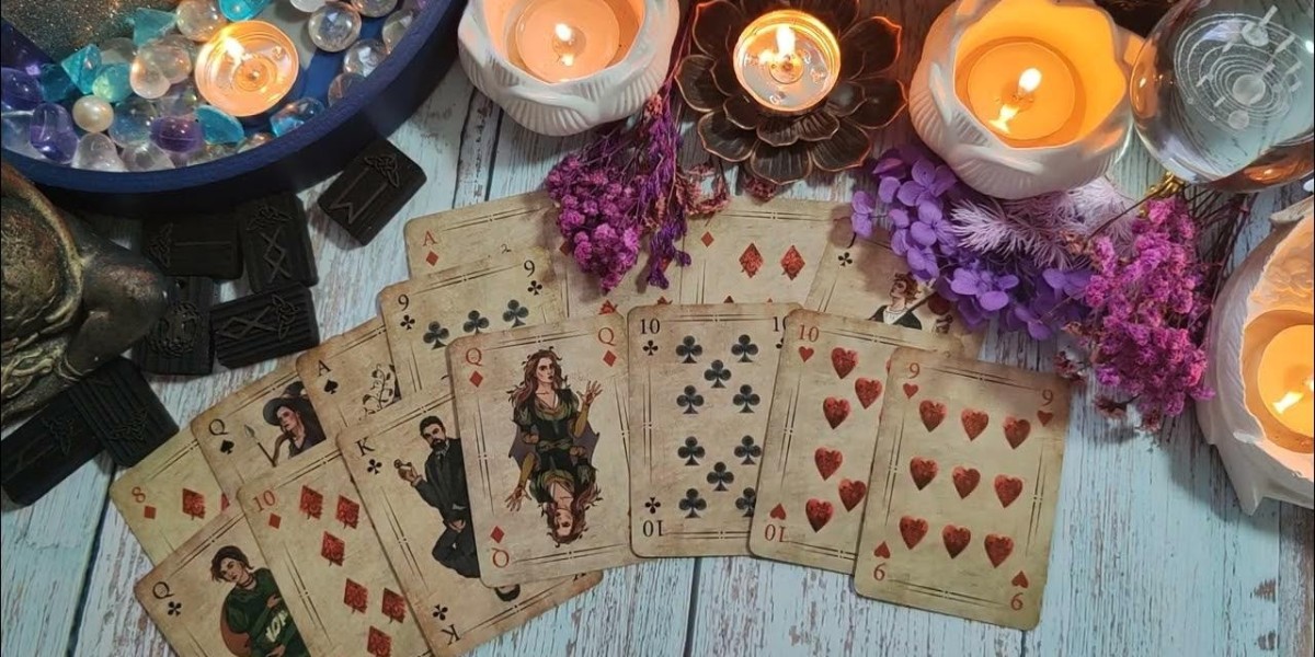 Expert consultations in tarot.